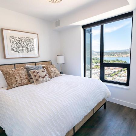 Awesome View 21 Two Bedroom One Bath Downtown Lake View Near Beach ケロウナ エクステリア 写真