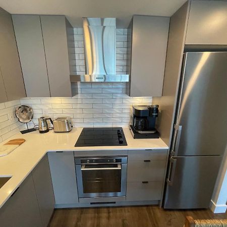 Awesome View 21 Two Bedroom One Bath Downtown Lake View Near Beach ケロウナ エクステリア 写真