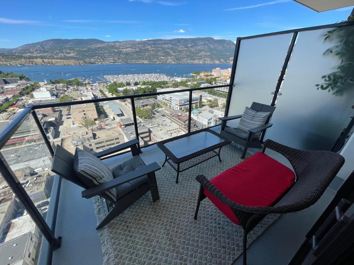 Awesome View 21 Two Bedroom One Bath Downtown Lake View Near Beach ケロウナ エクステリア 写真