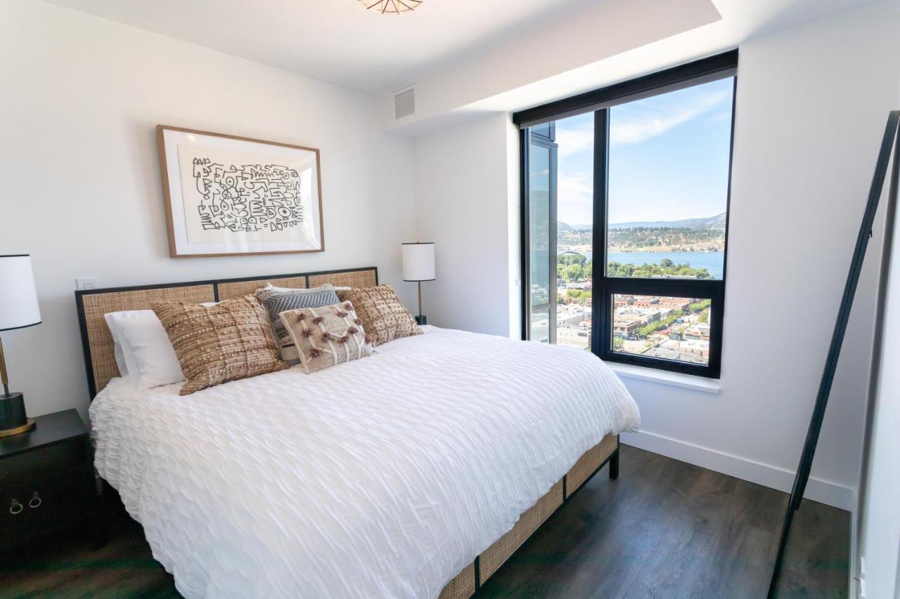 Awesome View 21 Two Bedroom One Bath Downtown Lake View Near Beach ケロウナ エクステリア 写真
