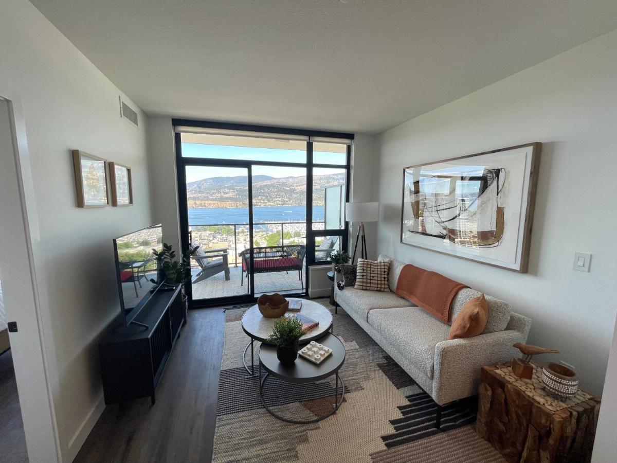 Awesome View 21 Two Bedroom One Bath Downtown Lake View Near Beach ケロウナ エクステリア 写真