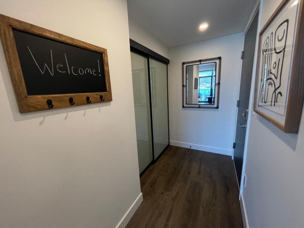 Awesome View 21 Two Bedroom One Bath Downtown Lake View Near Beach ケロウナ エクステリア 写真