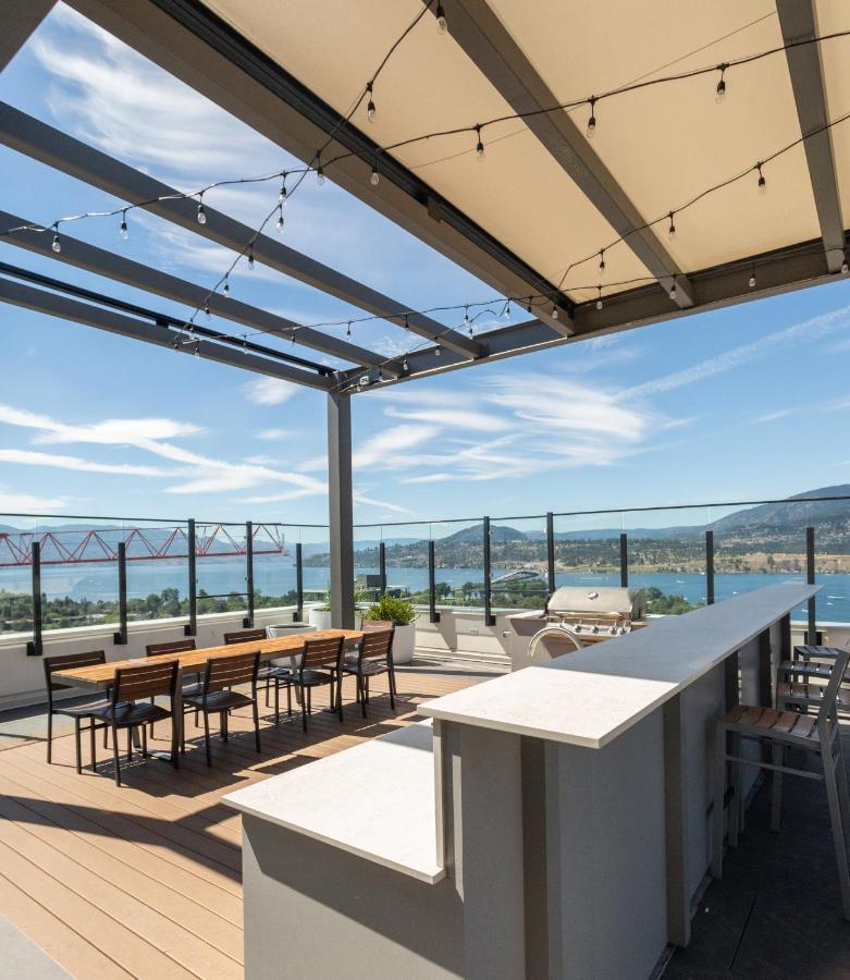 Awesome View 21 Two Bedroom One Bath Downtown Lake View Near Beach ケロウナ エクステリア 写真