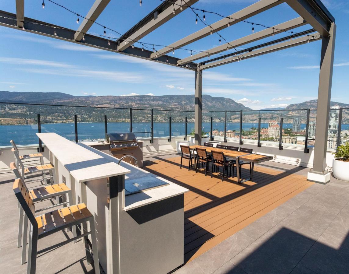 Awesome View 21 Two Bedroom One Bath Downtown Lake View Near Beach ケロウナ エクステリア 写真