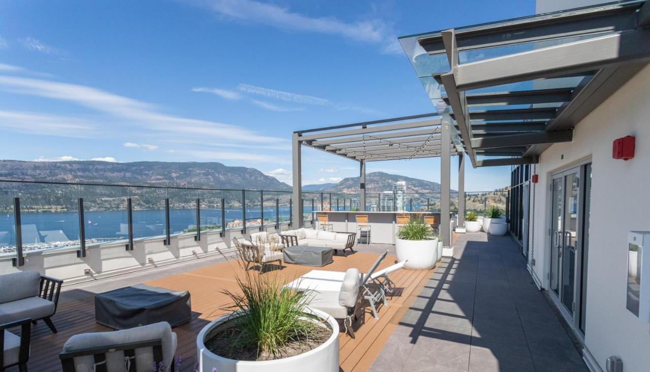 Awesome View 21 Two Bedroom One Bath Downtown Lake View Near Beach ケロウナ エクステリア 写真
